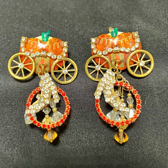 Vintage, Lunch at the Ritz Cinderella Chip On Earrings - Picture 1 of 3